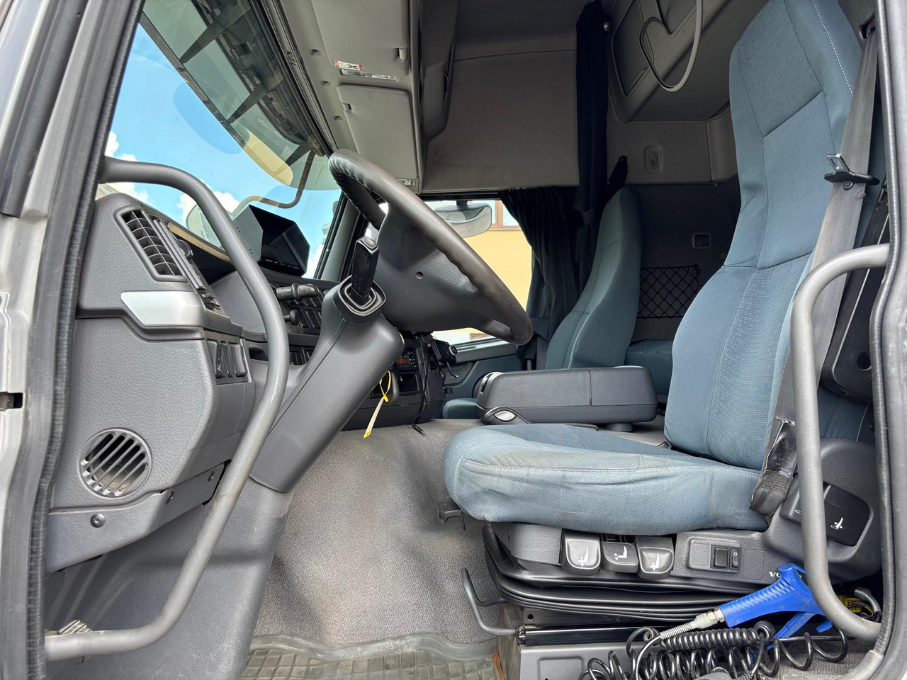 Box truck VOLVO FM330: picture 15
