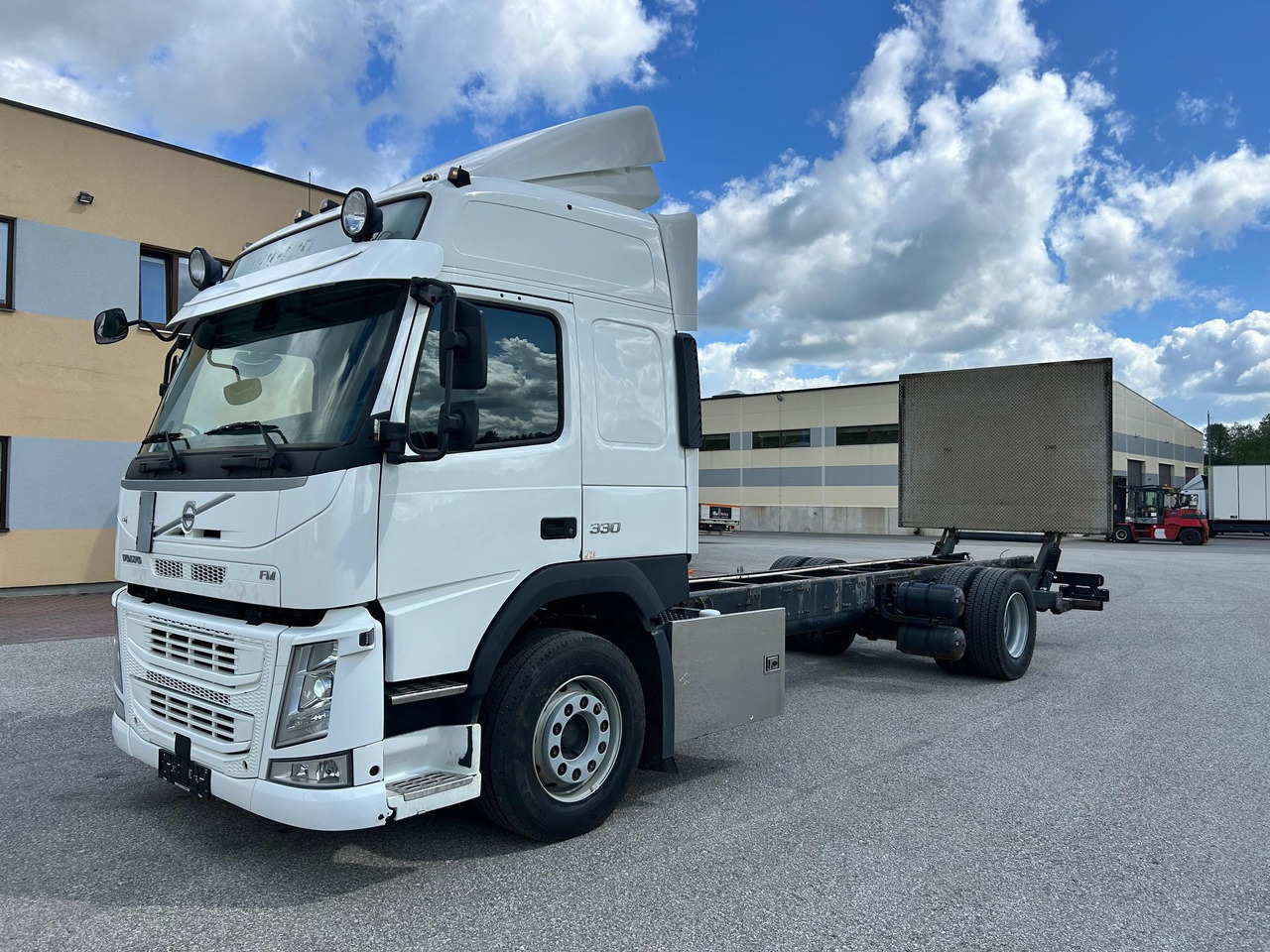 VOLVO FM330 - Cab chassis truck: picture 2 VOLVO FM330 - Cab chassis truck: picture 2
