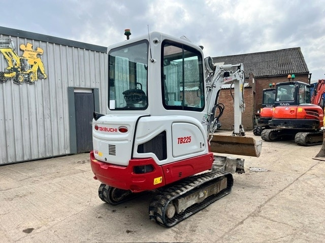 Takeuchi TB 225 - Mini excavator: picture 3 Takeuchi TB 225 - Mini excavator: picture 3