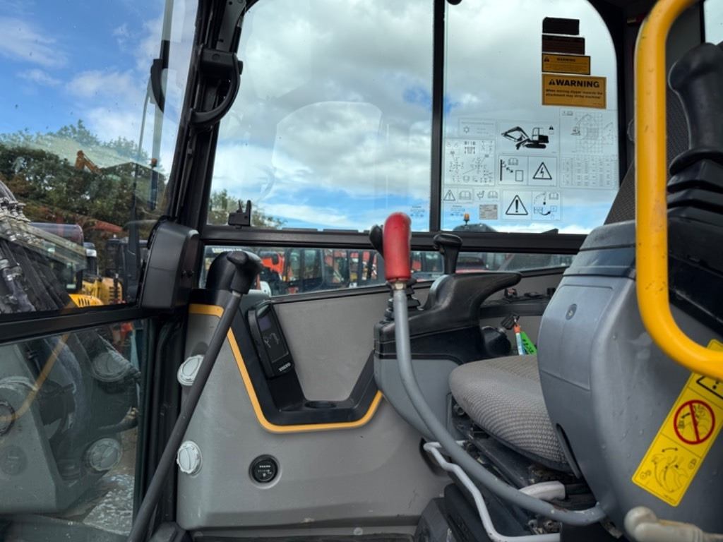 Mini excavator Volvo ECR 88 D: picture 12
