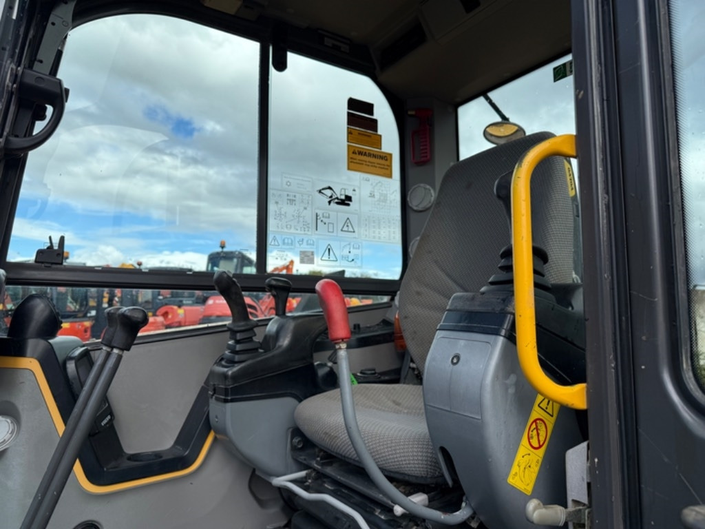 Mini excavator Volvo ECR 88 D: picture 13