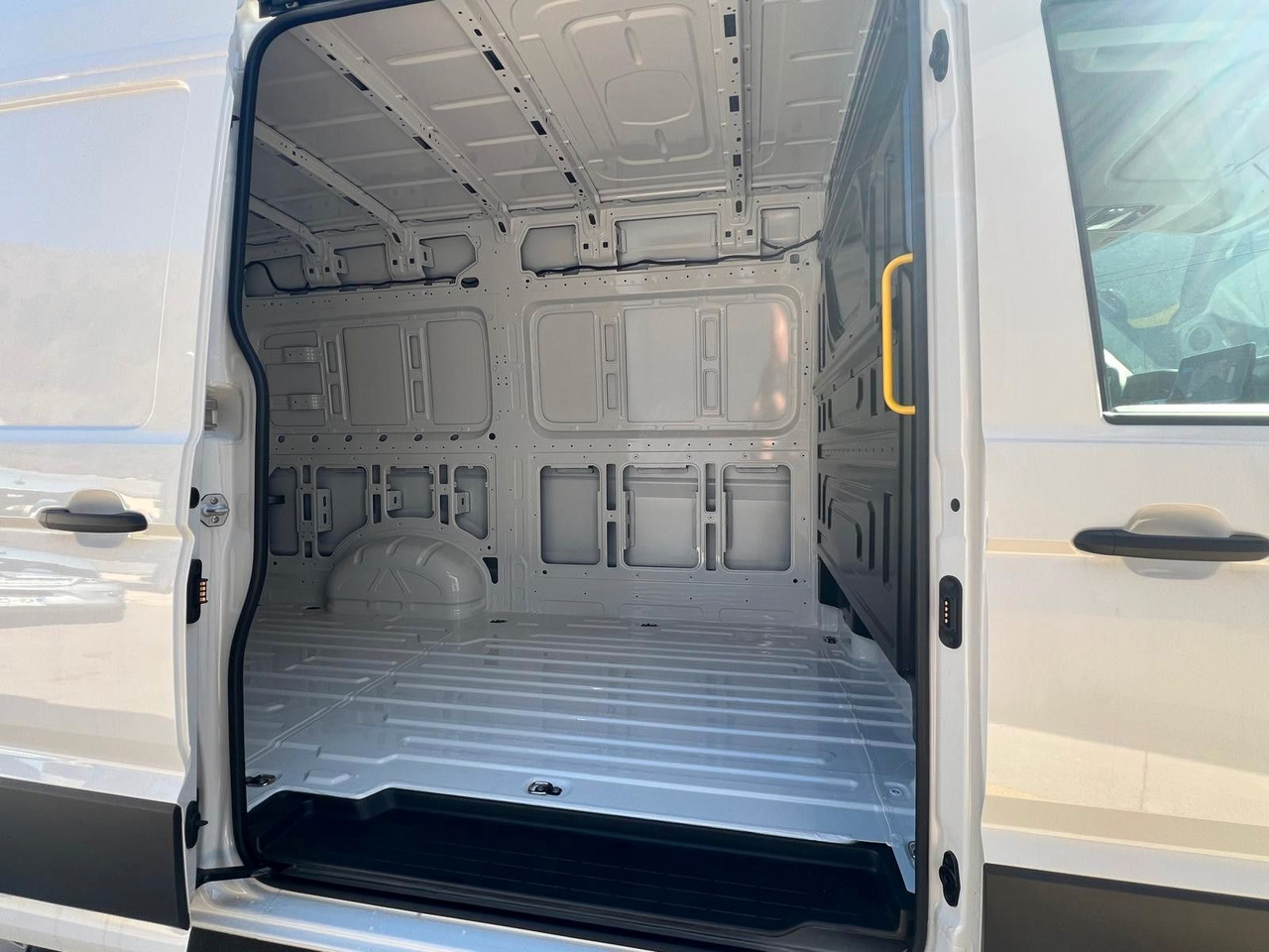 Volkswagen Crafter 35 L3H3-140-Kamera-Temp-Lager - Panel van: picture 4 Volkswagen Crafter 35 L3H3-140-Kamera-Temp-Lager - Panel van: picture 4