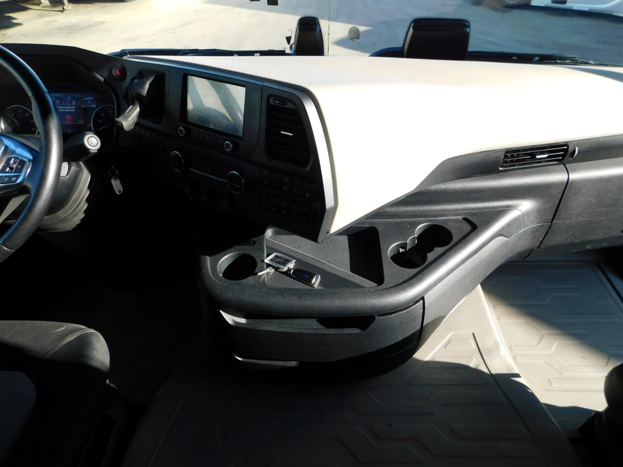 Tractor unit Ford F max ll 4x2 scab e6 12tx2620: picture 7