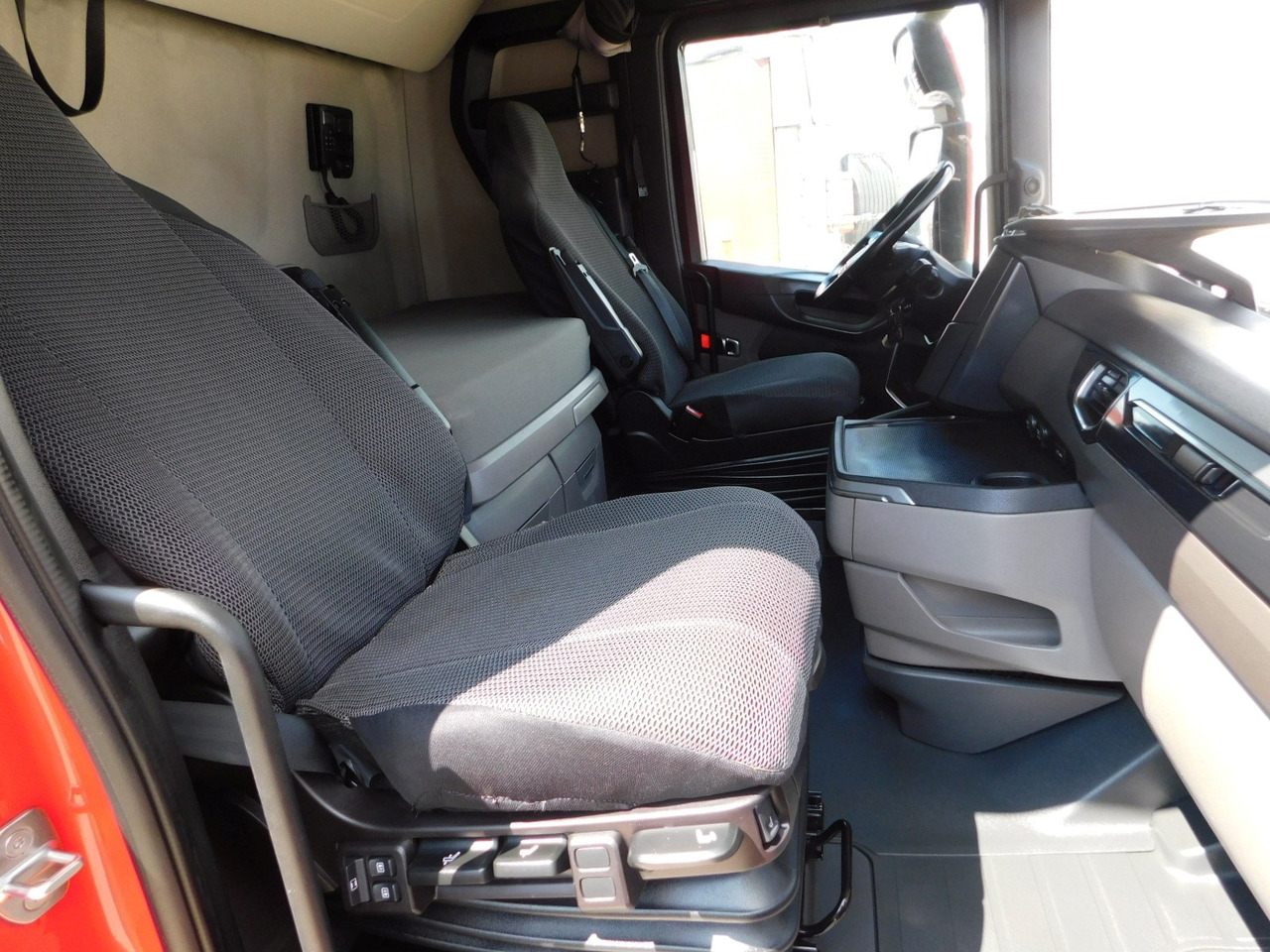 Scania S450 - Tractor unit: picture 5 Scania S450 - Tractor unit: picture 5