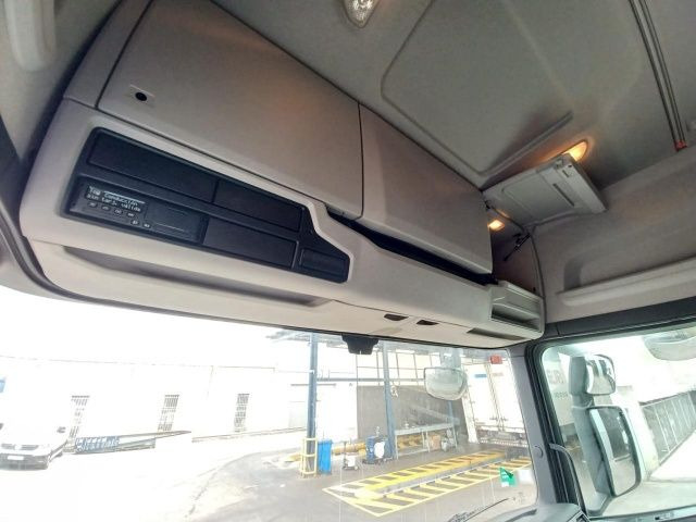 Tractor unit Scania R 450: picture 8