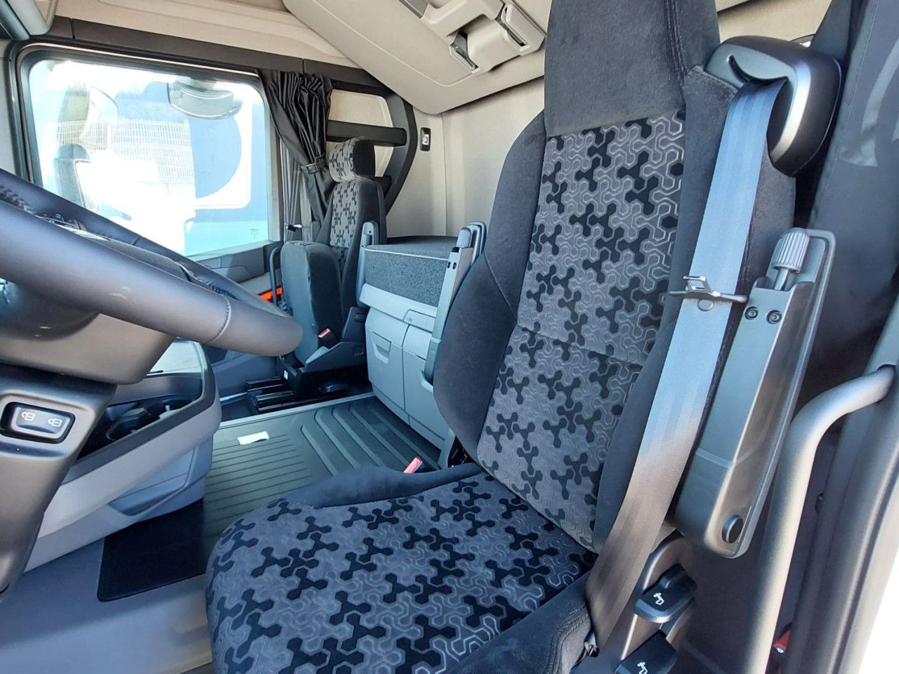 Scania R 460 - Tractor unit: picture 2 Scania R 460 - Tractor unit: picture 2