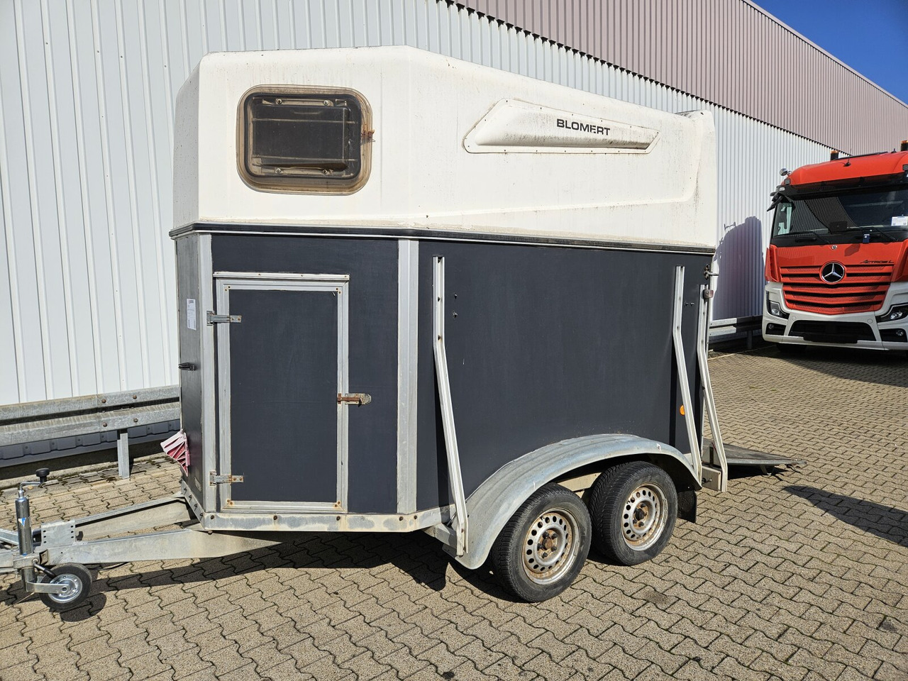 Blomert T2BPA Pferdeanhänger T2BPA Pferdeanhänger - Horse trailer: picture 1 Blomert T2BPA Pferdeanhänger T2BPA Pferdeanhänger - Horse trailer: picture 1