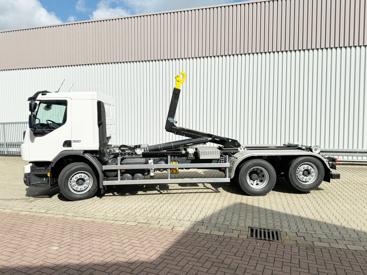 New Cab chassis truck FE 350 6x2-4 FE 350/380 6x2-4, Lenk-/Liftachse: picture 13