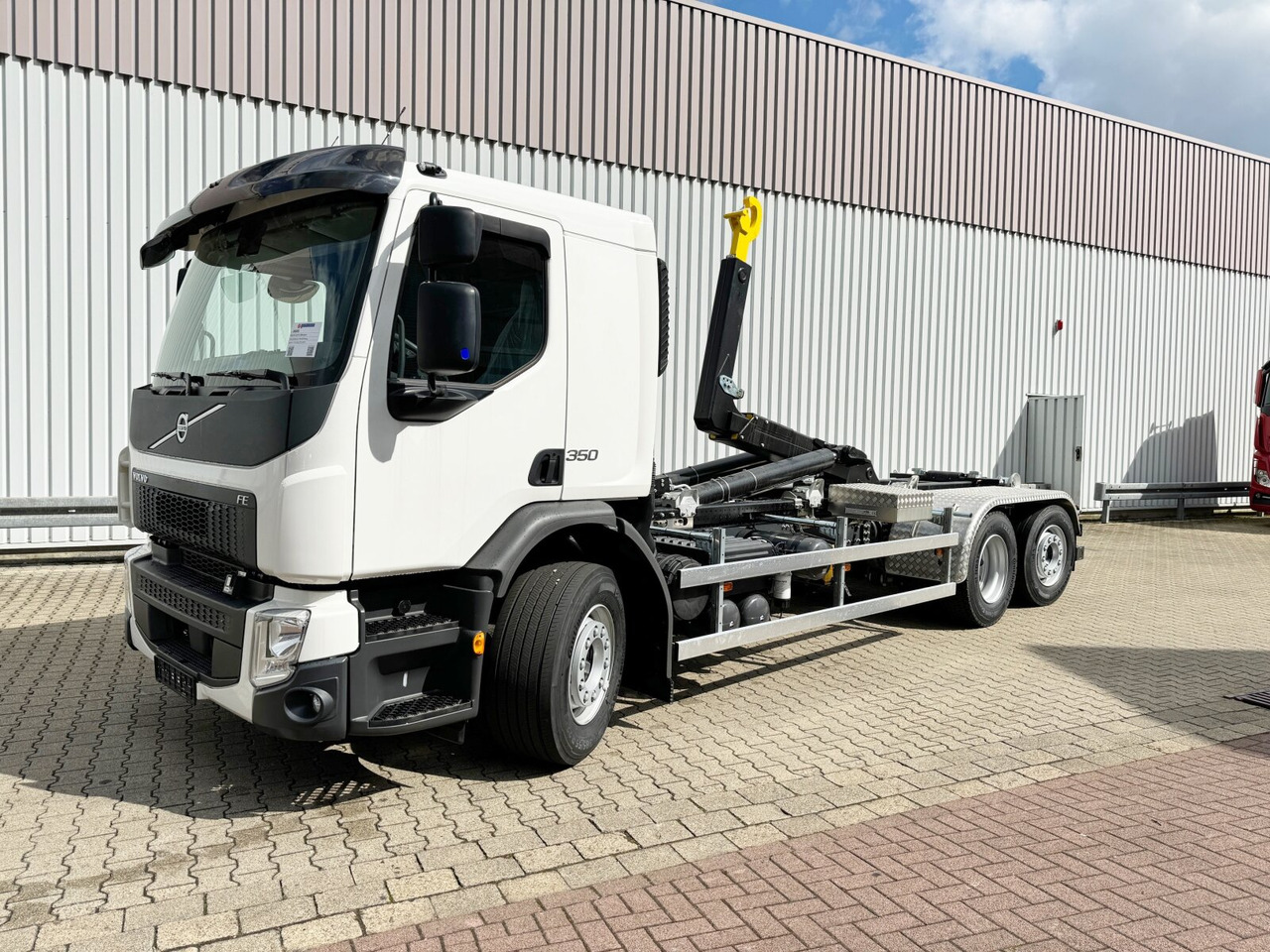 FE 350 6x2-4 FE 350/380 6x2-4, Lenk-/Liftachse - Cab chassis truck: picture 1 FE 350 6x2-4 FE 350/380 6x2-4, Lenk-/Liftachse - Cab chassis truck: picture 1