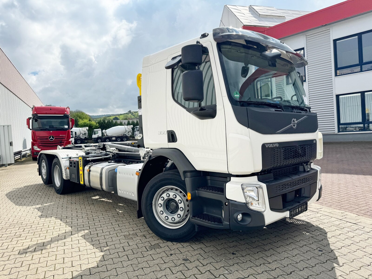 New Cab chassis truck FE 350 6x2-4 FE 350/380 6x2-4, Lenk-/Liftachse: picture 8