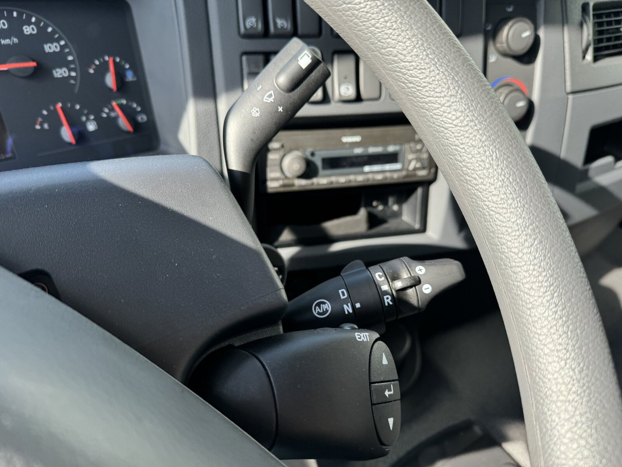 New Cab chassis truck FE 350 6x2-4 FE 350/380 6x2-4, Lenk-/Liftachse: picture 4