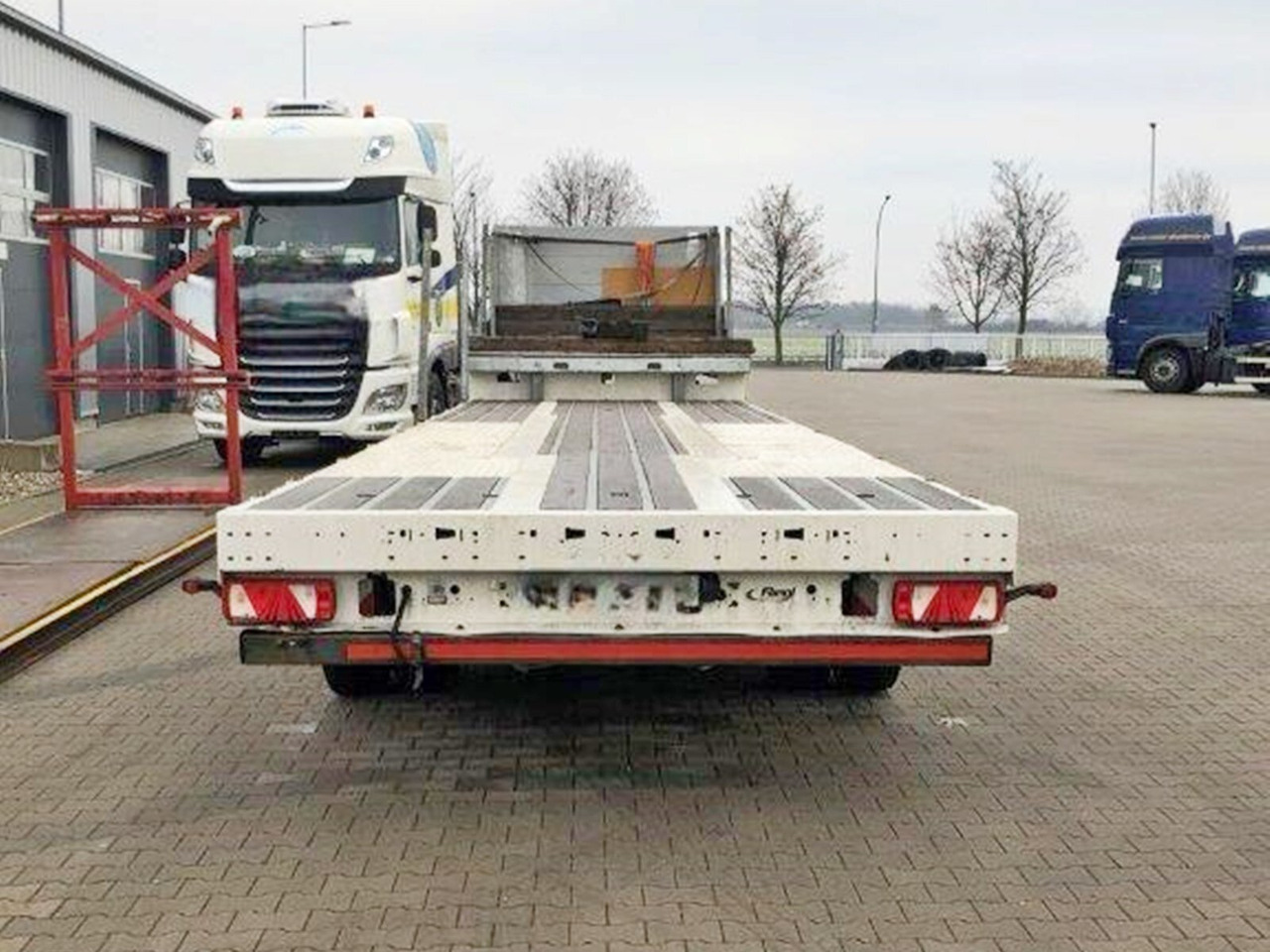Fliegl SDS 390 SDS 390, 2x VORHANDEN! - Low loader semi-trailer: picture 4 Fliegl SDS 390 SDS 390, 2x VORHANDEN! - Low loader semi-trailer: picture 4