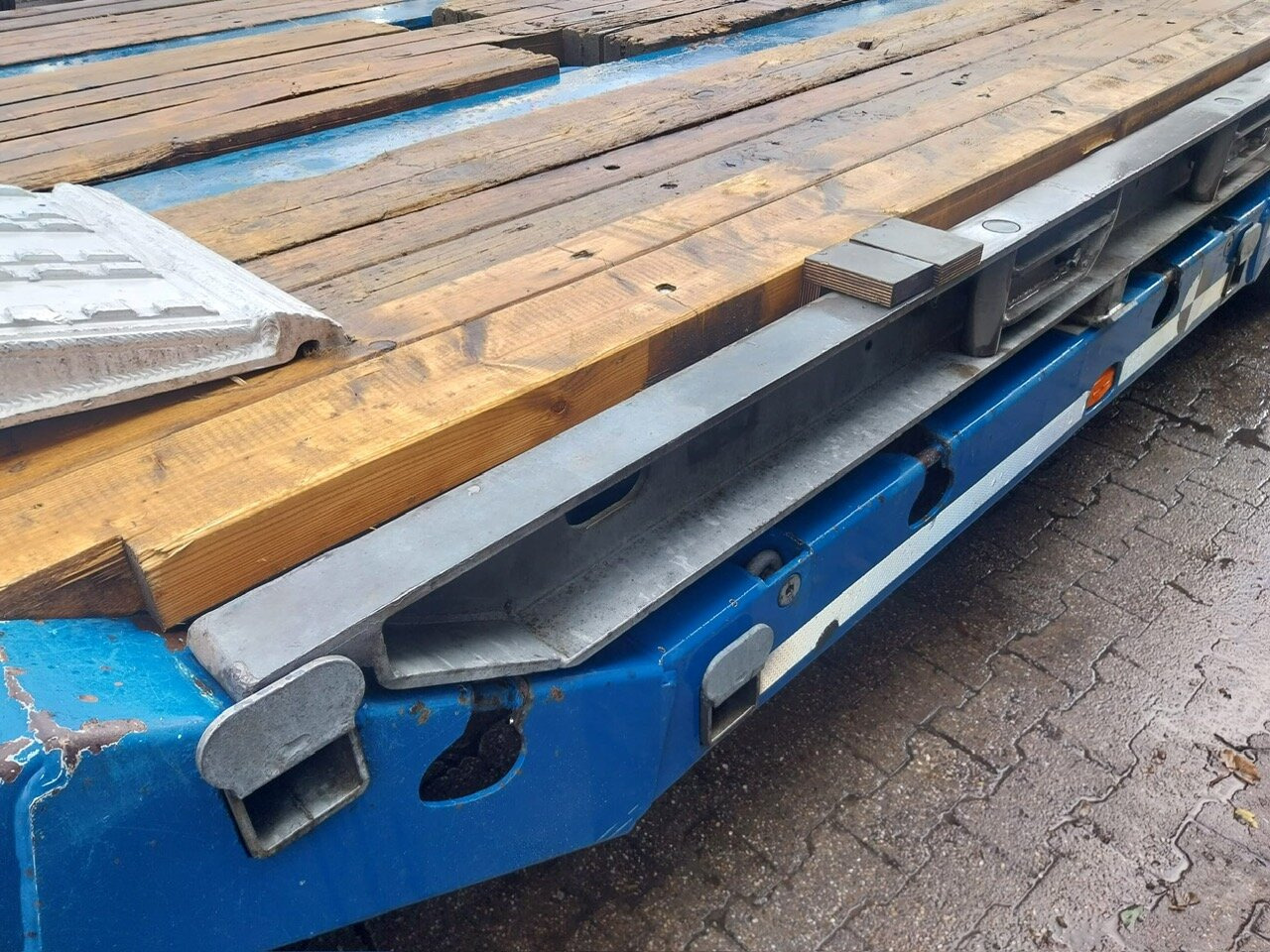 Fliegl SDS 420 T SDS 420 T, letzte Achse Nachlaufgelenkt, Verbr. auf 3m, hydr. Rampen - Low loader semi-trailer: picture 4 Fliegl SDS 420 T SDS 420 T, letzte Achse Nachlaufgelenkt, Verbr. auf 3m, hydr. Rampen - Low loader semi-trailer: picture 4