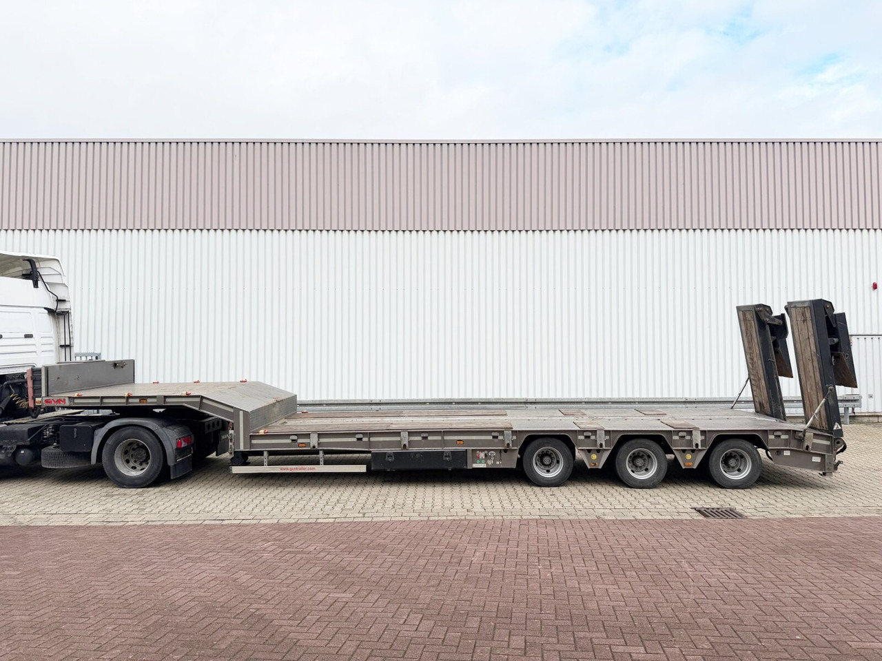 GVN Trailer 329 GVN Trailer 329, Liftachse, Verbr. auf 3m, hydr. Rampen - Low loader semi-trailer: picture 5 GVN Trailer 329 GVN Trailer 329, Liftachse, Verbr. auf 3m, hydr. Rampen - Low loader semi-trailer: picture 5