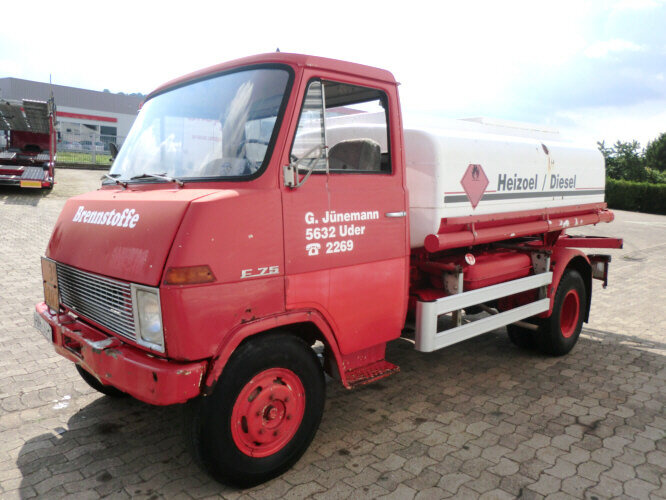 Hanomag F 75/35 Ki Hanomag-Henschel F 75/35 Ki, 5 cbm - Tank truck: picture 3 Hanomag F 75/35 Ki Hanomag-Henschel F 75/35 Ki, 5 cbm - Tank truck: picture 3