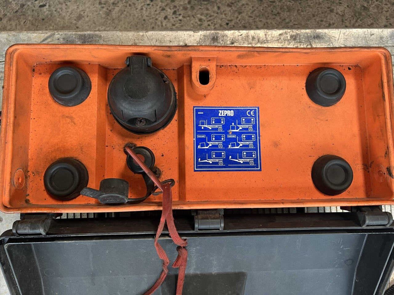 LBW Z 15-150 SA LBW Z 15-150 SA, 1,5t - Tail lift for Truck: picture 5 LBW Z 15-150 SA LBW Z 15-150 SA, 1,5t - Tail lift for Truck: picture 5