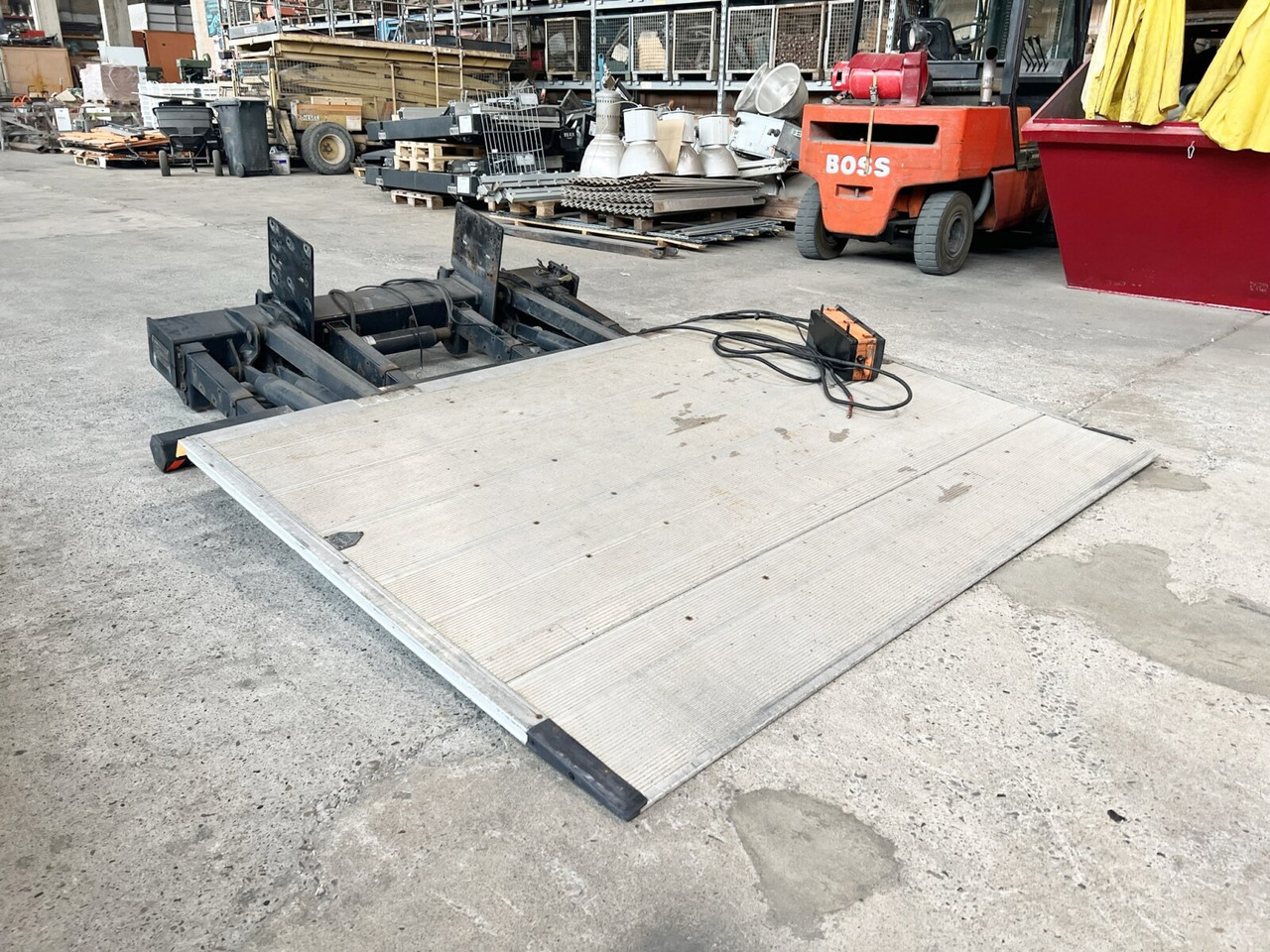 LBW Z 15-150 SA LBW Z 15-150 SA, 1,5t - Tail lift for Truck: picture 2 LBW Z 15-150 SA LBW Z 15-150 SA, 1,5t - Tail lift for Truck: picture 2