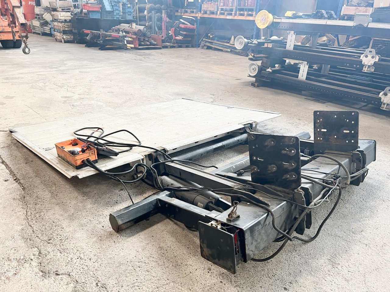 LBW Z 15-150 SA LBW Z 15-150 SA, 1,5t - Tail lift for Truck: picture 3 LBW Z 15-150 SA LBW Z 15-150 SA, 1,5t - Tail lift for Truck: picture 3