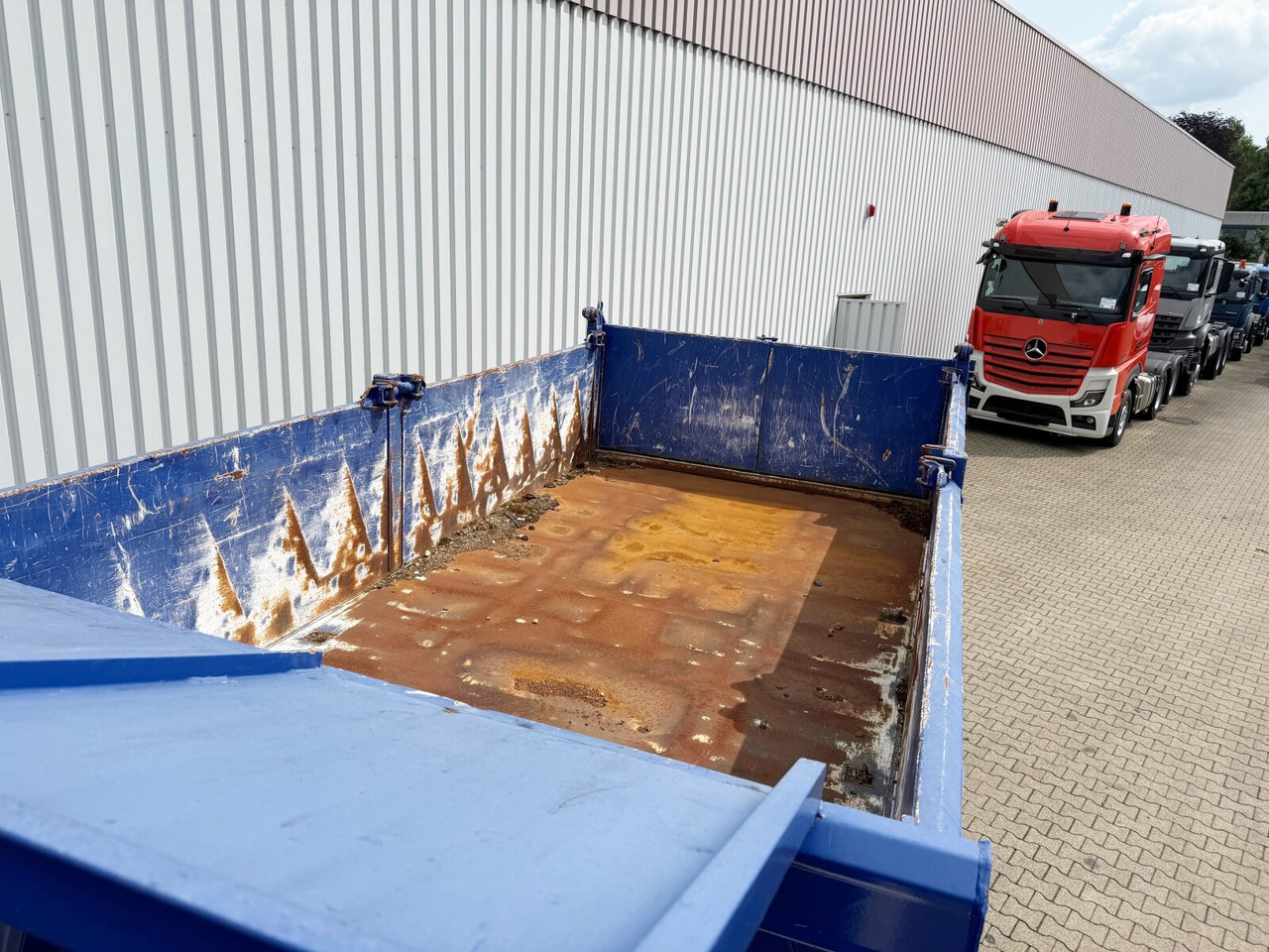 MAN 27.403 6x6 BB 27.403 6x6 BB, EX-THW - Tipper: picture 2 MAN 27.403 6x6 BB 27.403 6x6 BB, EX-THW - Tipper: picture 2