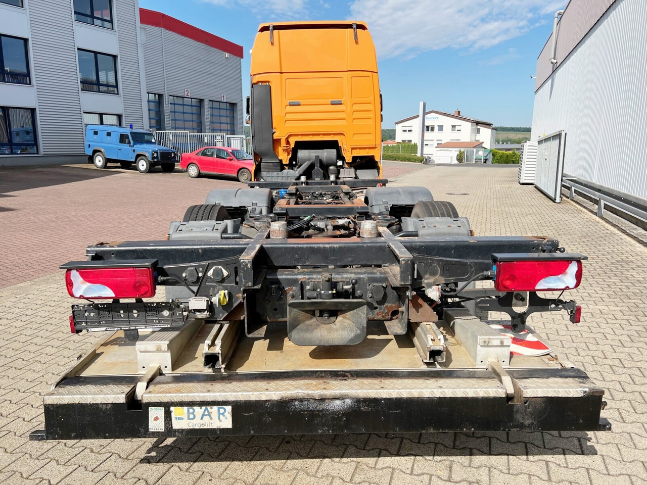 Container transporter/ Swap body truck MAN TGA 26.440 6X2-2 LL TGA 26.440 6X2-2 LL, Intarder, Liftachse, LBW BÄR unterfaltbar: picture 11