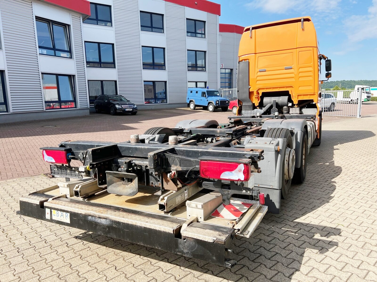 Container transporter/ Swap body truck MAN TGA 26.440 6X2-2 LL TGA 26.440 6X2-2 LL, Intarder, Liftachse, LBW BÄR unterfaltbar: picture 9