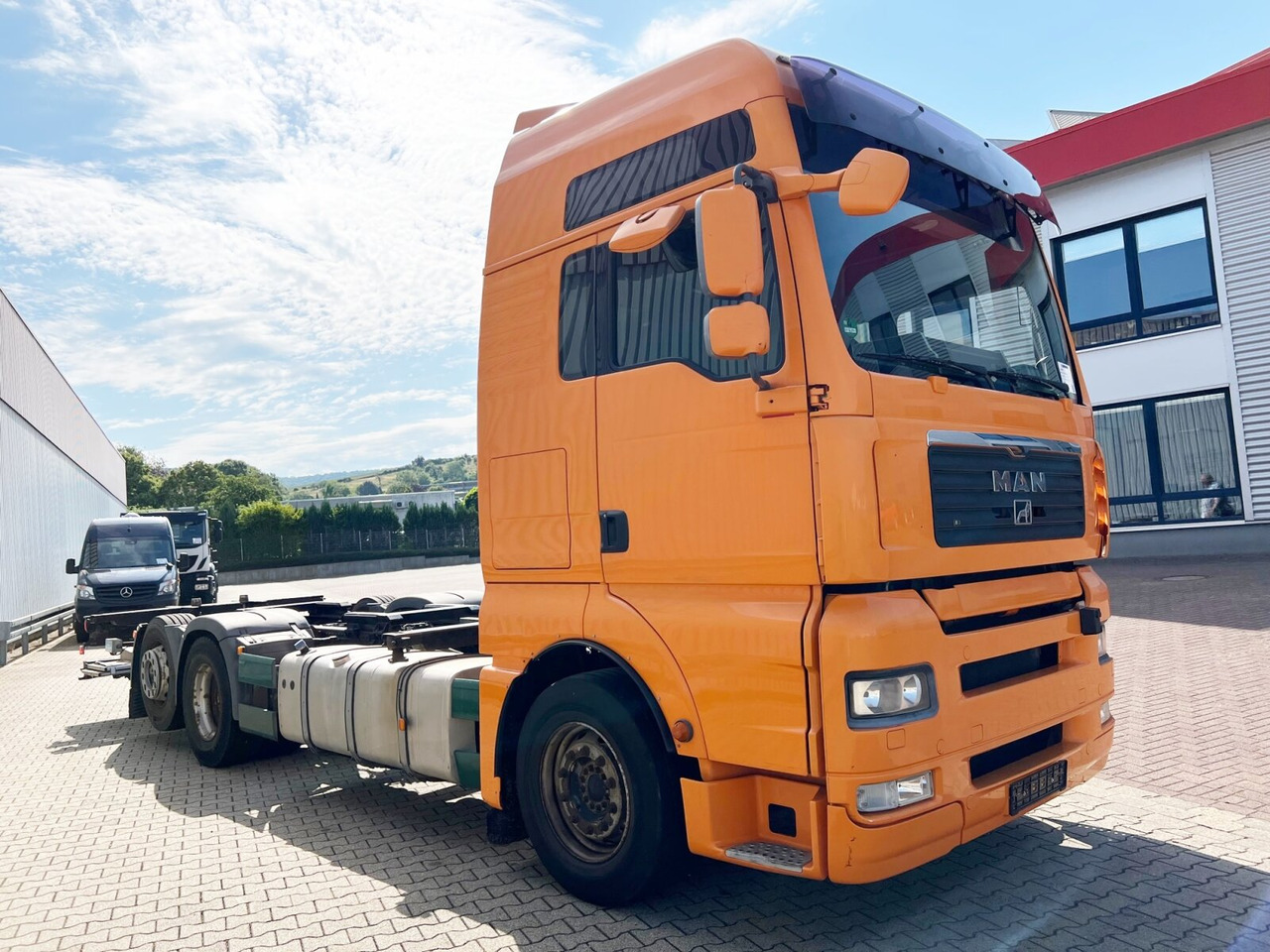 Container transporter/ Swap body truck MAN TGA 26.440 6X2-2 LL TGA 26.440 6X2-2 LL, Intarder, Liftachse, LBW BÄR unterfaltbar: picture 8