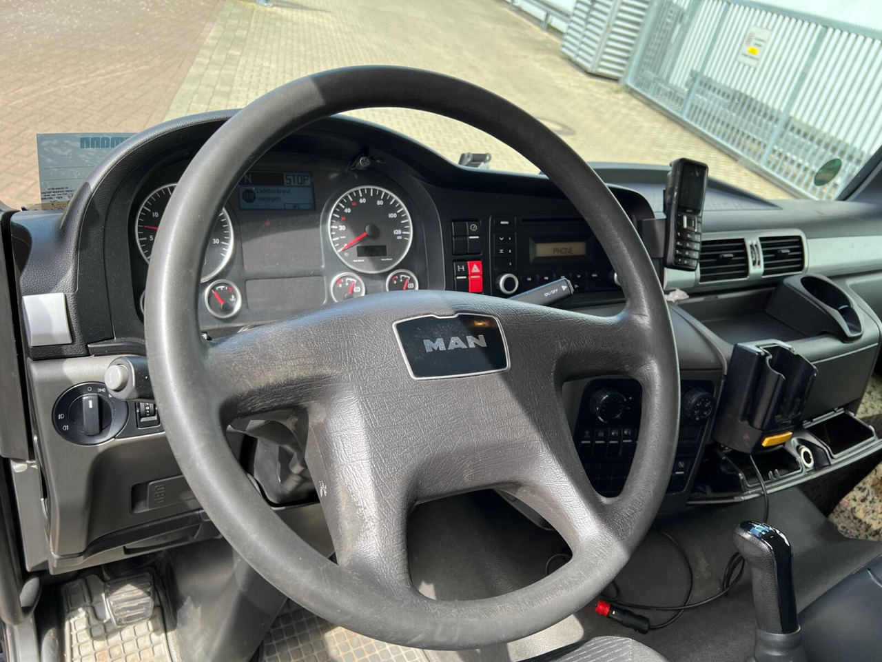 MAN TGL 12.220 4X2 BL TGL 12.220 4X2 BL mit MBB LBW 1500K - Box truck: picture 4 MAN TGL 12.220 4X2 BL TGL 12.220 4X2 BL mit MBB LBW 1500K - Box truck: picture 4