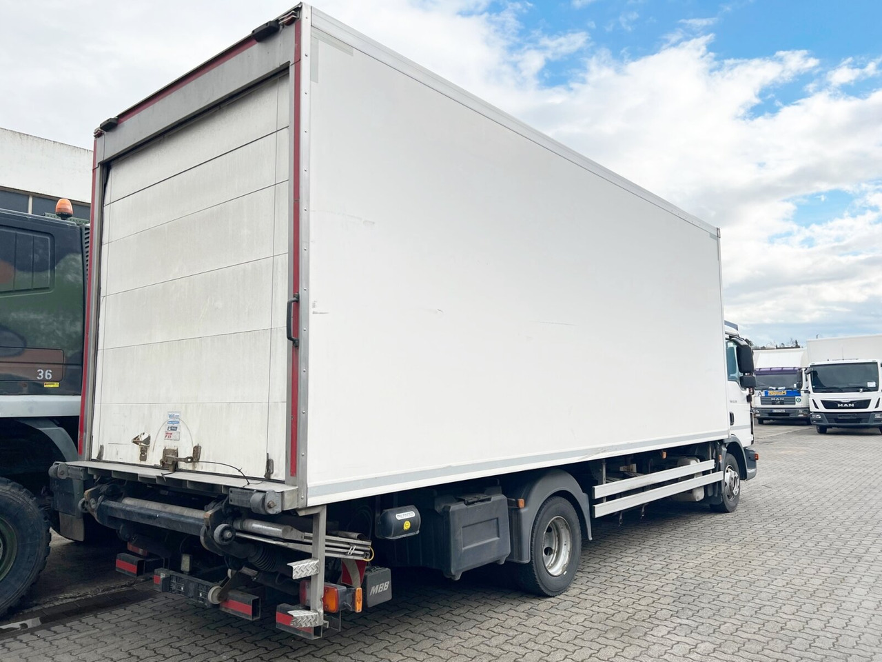 MAN TGL 12.220 4X2 BL mit Motorschaden TGL 12.220 4X2 BL mit Motorschaden, Tiefkühlkoffer, Thermoking, Rolltor, unterfaltbare MBB LBW - Refrigerator truck: picture 3 MAN TGL 12.220 4X2 BL mit Motorschaden TGL 12.220 4X2 BL mit Motorschaden, Tiefkühlkoffer, Thermoking, Rolltor, unterfaltbare MBB LBW - Refrigerator truck: picture 3