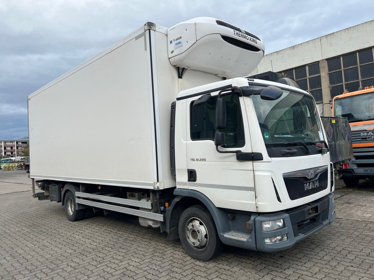 MAN TGL 12.220 4X2 BL mit Motorschaden TGL 12.220 4X2 BL mit Motorschaden, Tiefkühlkoffer, Thermoking, Rolltor, unterfaltbare MBB LBW - Refrigerator truck: picture 1 MAN TGL 12.220 4X2 BL mit Motorschaden TGL 12.220 4X2 BL mit Motorschaden, Tiefkühlkoffer, Thermoking, Rolltor, unterfaltbare MBB LBW - Refrigerator truck: picture 1