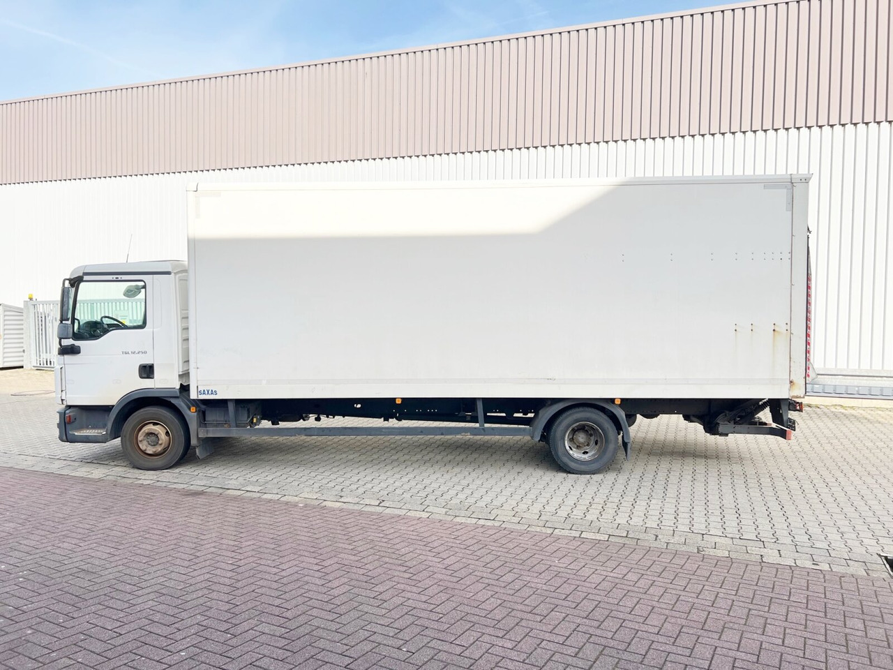 MAN TGL 12.250/340 4X2 BL TGL 12.250/340 4X2 BL mit Dhollandia LBW, 42 cbm - Box truck: picture 2 MAN TGL 12.250/340 4X2 BL TGL 12.250/340 4X2 BL mit Dhollandia LBW, 42 cbm - Box truck: picture 2