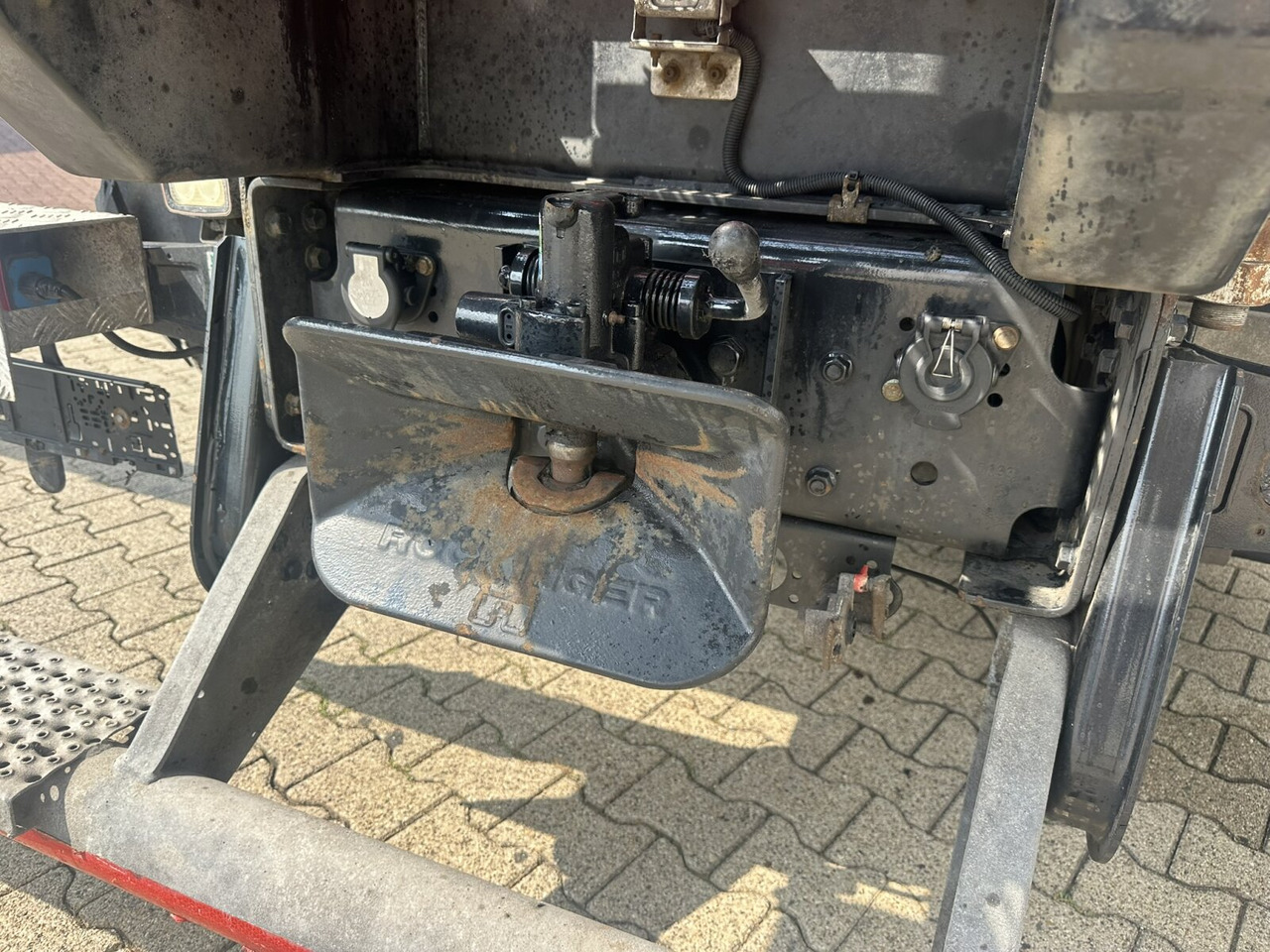 Curtainsider truck, Crane truck MAN TGS 26.400 6x2-4 LL TGS 26.400 6x2-4 LL, Lenk-/Lift, Edscha, Heckkran Palfinger PK23002-C + Jib PJ060A, Funk: picture 14 Curtainsider truck, Crane truck MAN TGS 26.400 6x2-4 LL TGS 26.400 6x2-4 LL, Lenk-/Lift, Edscha, Heckkran Palfinger PK23002-C + Jib PJ060A, Funk: picture 14