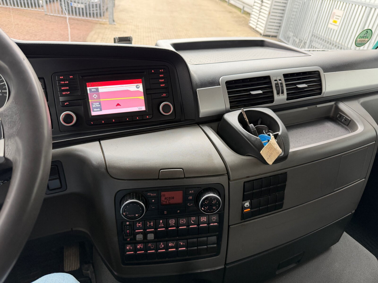 MAN TGS 26.480 6x4 BL TGS 26.480 6x4 BL, Motorabtrieb, Navi, Intarder, Hyva 20.60 S - Hook lift truck: picture 5 MAN TGS 26.480 6x4 BL TGS 26.480 6x4 BL, Motorabtrieb, Navi, Intarder, Hyva 20.60 S - Hook lift truck: picture 5