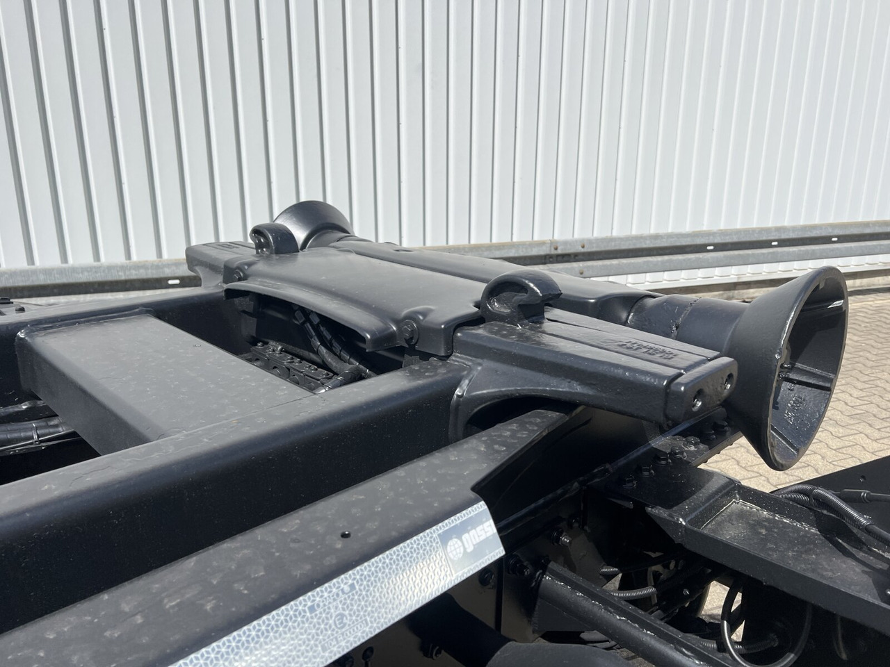 MAN TGS 26.500 6x4H-4 BL TGS 26.500 6x4H-4 BL, HydroDrive, PriTarder, Lenk-/Liftachse, AT-Motor - Hook lift truck: picture 3 MAN TGS 26.500 6x4H-4 BL TGS 26.500 6x4H-4 BL, HydroDrive, PriTarder, Lenk-/Liftachse, AT-Motor - Hook lift truck: picture 3