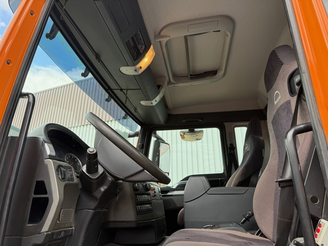 MAN TGS 28.440 6x2-4 BL TGS 28.440 6x2-4 BL, Lenk-/Liftachse, Kran Atlas 126.3E-A2L, Funk - Hook lift truck, Crane truck: picture 4 MAN TGS 28.440 6x2-4 BL TGS 28.440 6x2-4 BL, Lenk-/Liftachse, Kran Atlas 126.3E-A2L, Funk - Hook lift truck, Crane truck: picture 4