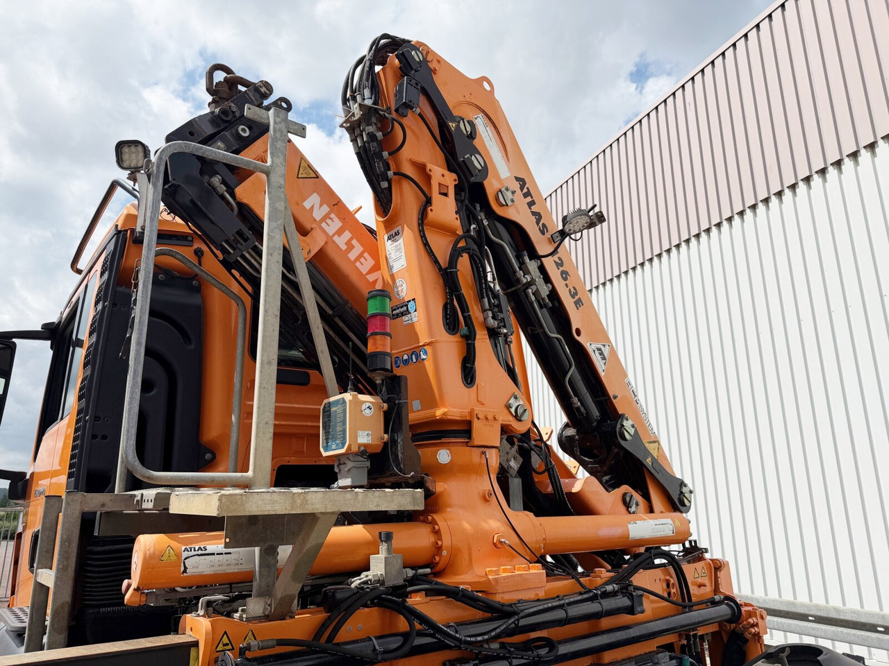 MAN TGS 28.440 6x2-4 BL TGS 28.440 6x2-4 BL, Lenk-/Liftachse, Kran Atlas 126.3E-A2L, Funk - Hook lift truck, Crane truck: picture 3 MAN TGS 28.440 6x2-4 BL TGS 28.440 6x2-4 BL, Lenk-/Liftachse, Kran Atlas 126.3E-A2L, Funk - Hook lift truck, Crane truck: picture 3