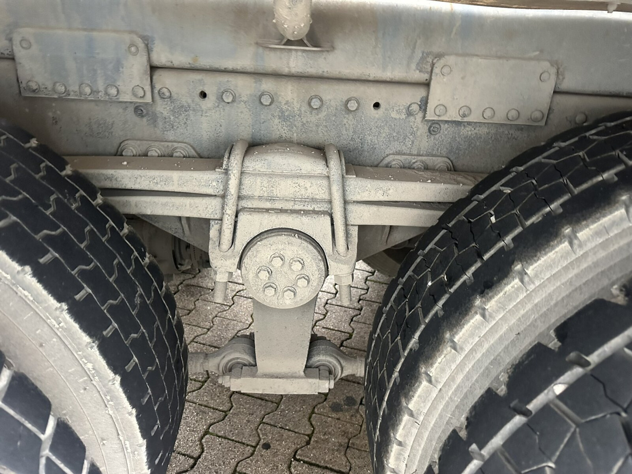 MAN TGS 32.420 8x4 BB TGS 32.420 8x4 BB, Betonmischer Stetter ca. 9m³ - Concrete mixer truck: picture 5 MAN TGS 32.420 8x4 BB TGS 32.420 8x4 BB, Betonmischer Stetter ca. 9m³ - Concrete mixer truck: picture 5