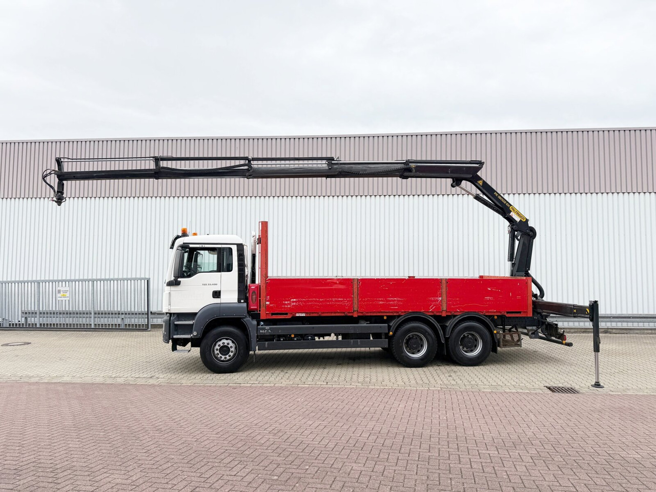 MAN TGS 33.400 6x4 BB TGS 33.400 6x4 BB, Navi, Heckkran PK18002-EH C, Funk - Crane truck, Dropside/ Flatbed truck: picture 2 MAN TGS 33.400 6x4 BB TGS 33.400 6x4 BB, Navi, Heckkran PK18002-EH C, Funk - Crane truck, Dropside/ Flatbed truck: picture 2
