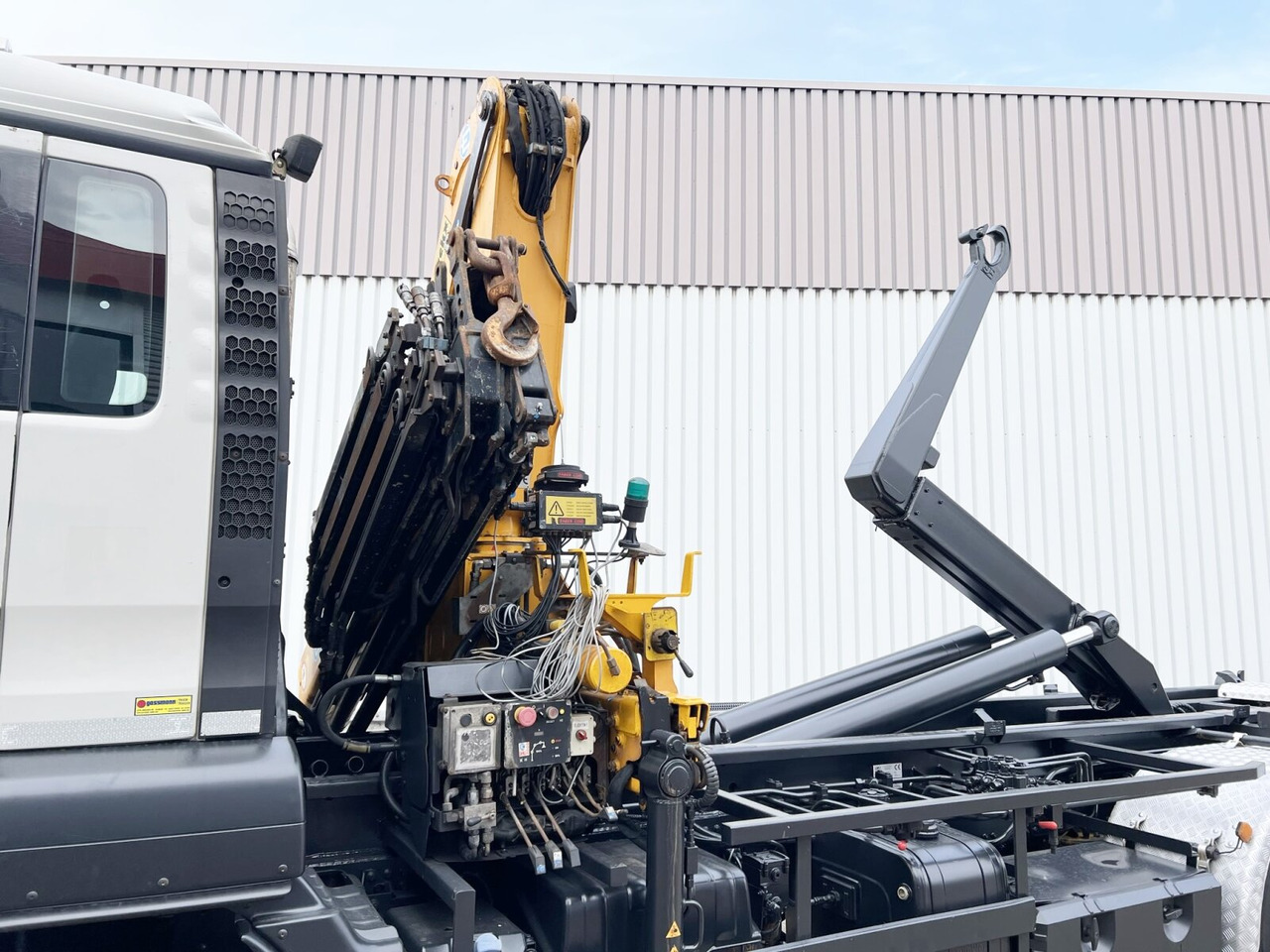 MAN TGS 33.440 6X4 BL TGS 33.440 6X4 BL mit Kran Effer 165-3S, Funk - Hook lift truck, Crane truck: picture 3 MAN TGS 33.440 6X4 BL TGS 33.440 6X4 BL mit Kran Effer 165-3S, Funk - Hook lift truck, Crane truck: picture 3
