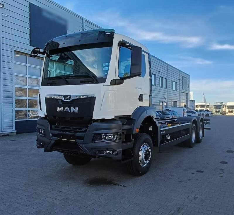 MAN TGS 33.440 6x6 BB CH TGS 33.440 6x6 BB CH, Hohe Bauart, Nebenantrieb - Cab chassis truck: picture 2 MAN TGS 33.440 6x6 BB CH TGS 33.440 6x6 BB CH, Hohe Bauart, Nebenantrieb - Cab chassis truck: picture 2