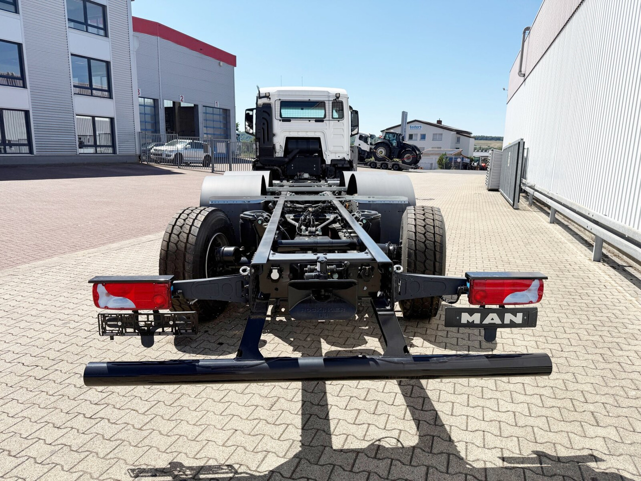 New Hook lift truck MAN TGS 35.470 8x4-4 BL TGS 35.470 8x4-4 BL, Lenk-/Liftachse, Navi, Motorabtrieb: picture 12