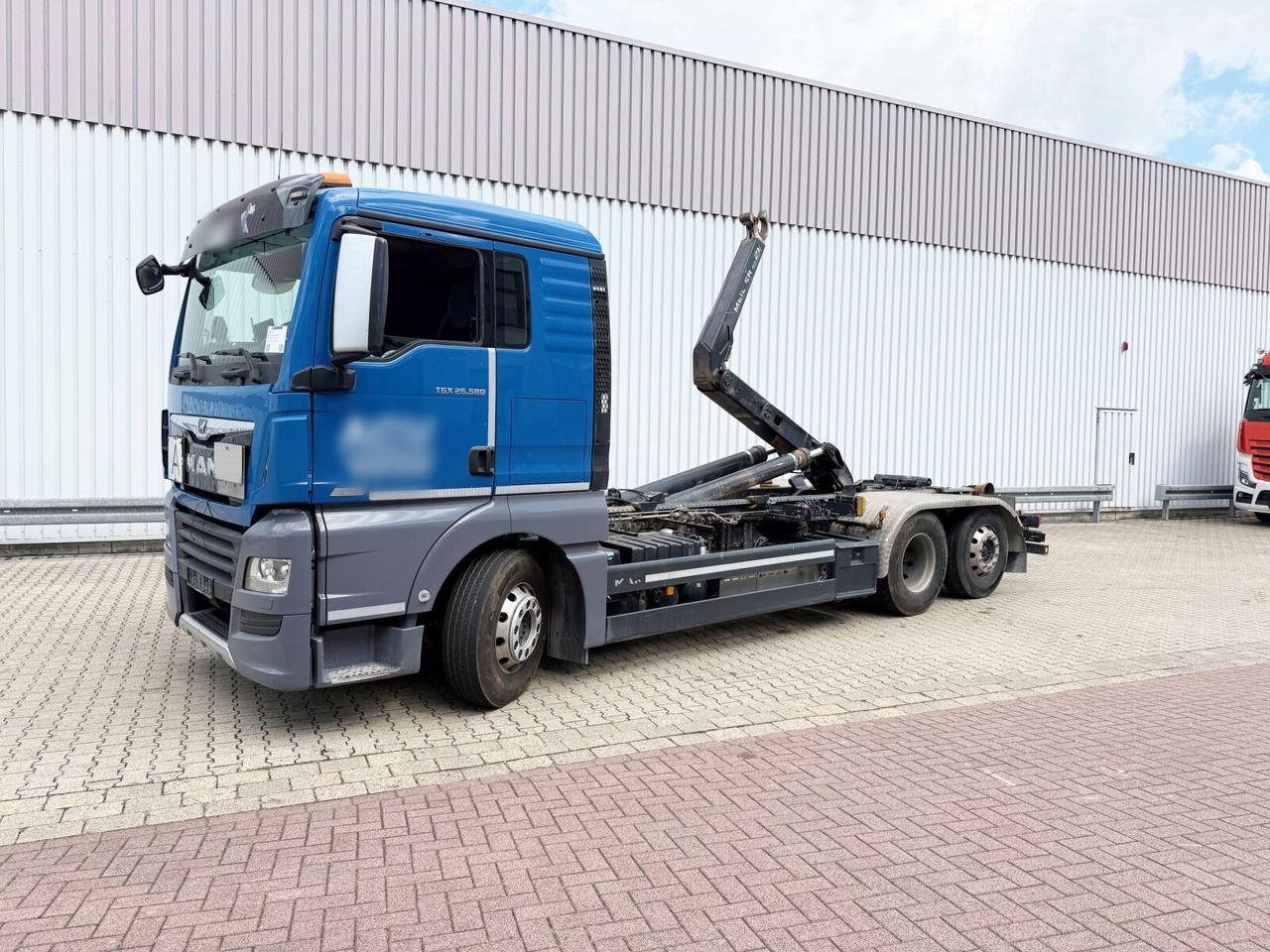 MAN TGX 26.580 6x2-4 BL TGX 26.580 6x2-4 BL, Intarder, Lenk-/Liftachse, Funk - Hook lift truck: picture 1 MAN TGX 26.580 6x2-4 BL TGX 26.580 6x2-4 BL, Intarder, Lenk-/Liftachse, Funk - Hook lift truck: picture 1