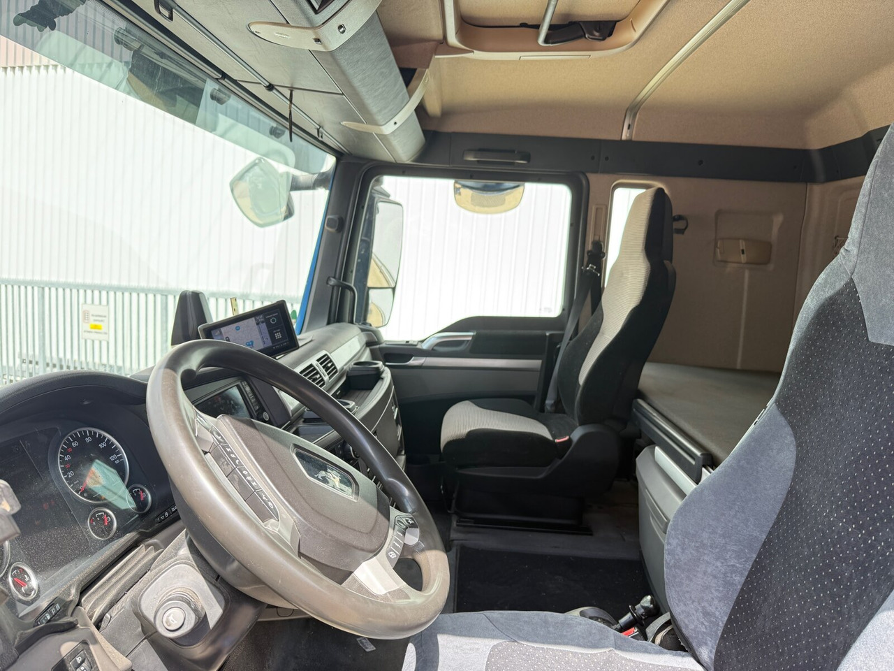 MAN TGX 26.580 6x2-4 BL TGX 26.580 6x2-4 BL, Intarder, Lenk-/Liftachse, Funk - Hook lift truck: picture 3 MAN TGX 26.580 6x2-4 BL TGX 26.580 6x2-4 BL, Intarder, Lenk-/Liftachse, Funk - Hook lift truck: picture 3