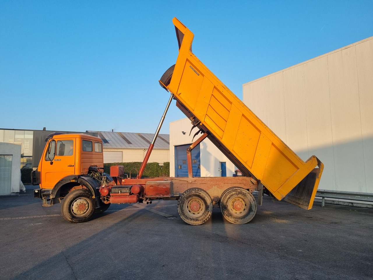 Tipper Mercedes-Benz - 2636 AK 6x6: picture 9
