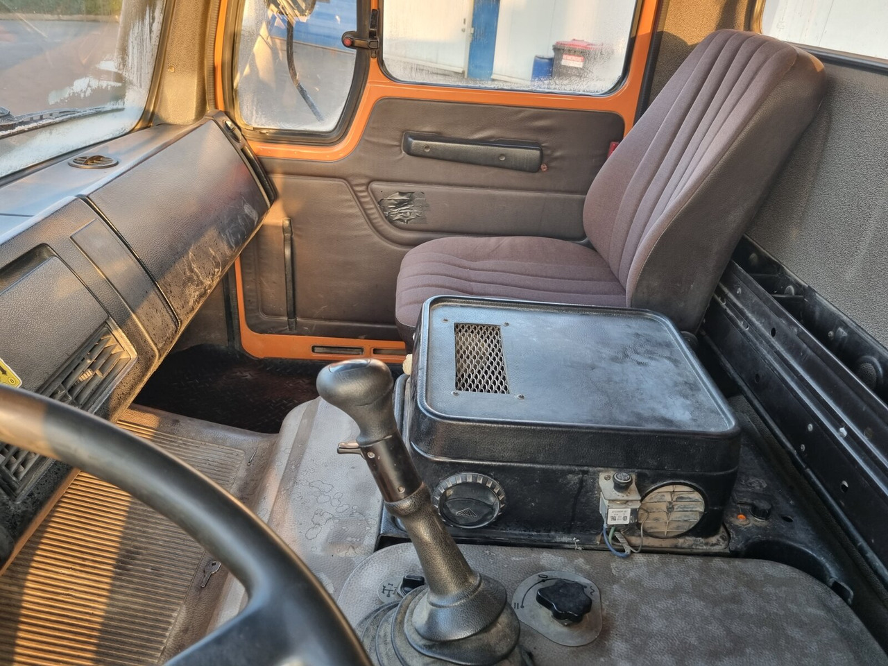 Tipper Mercedes-Benz - 2636 AK 6x6: picture 7