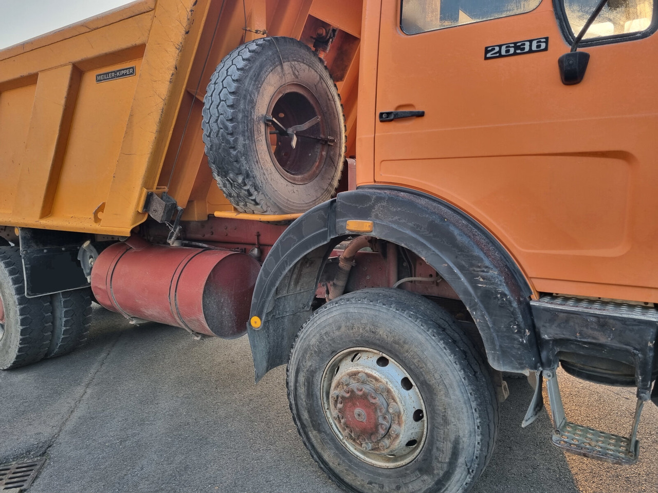 Tipper Mercedes-Benz - 2636 AK 6x6: picture 12