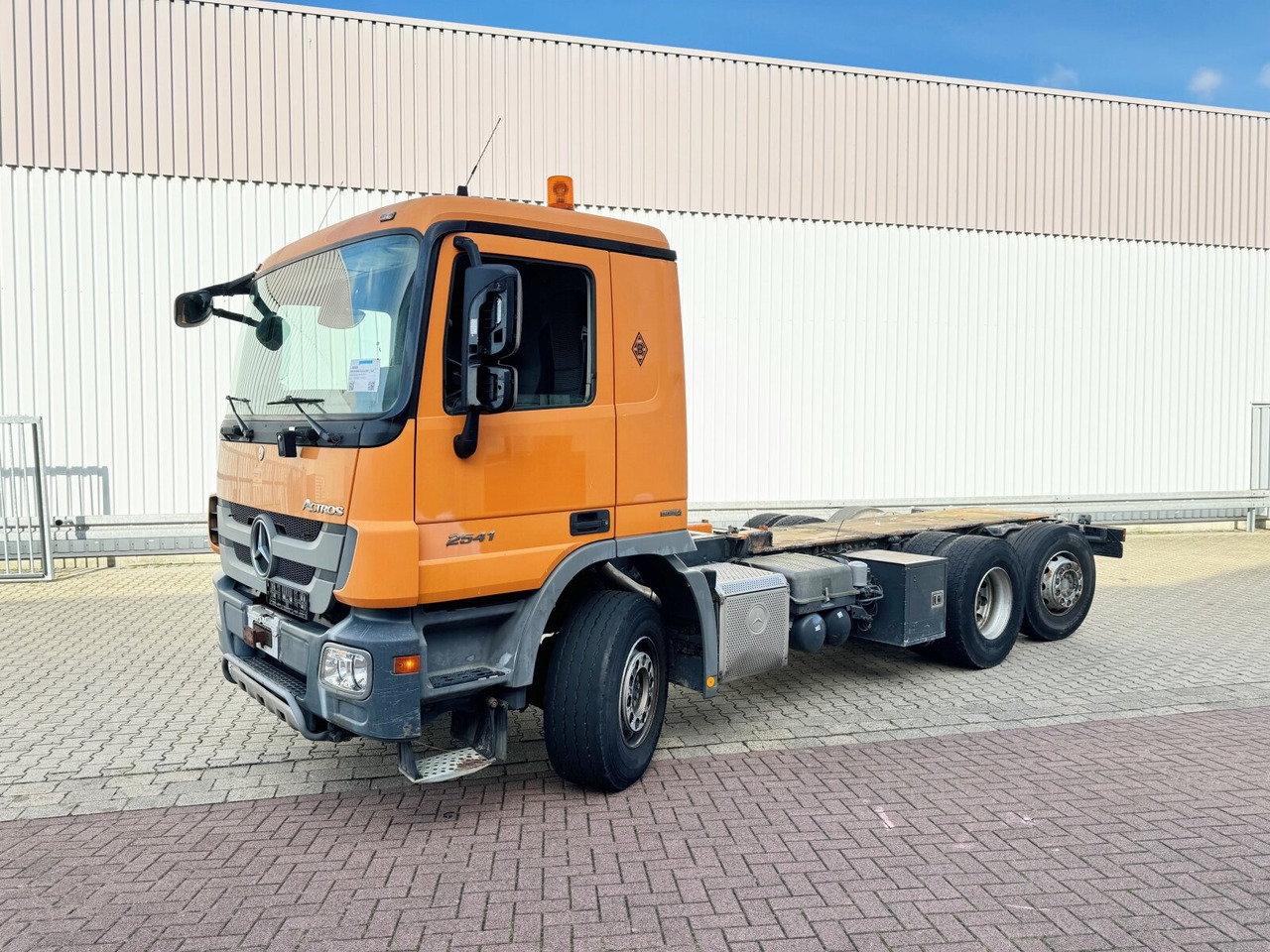 Mercedes-Benz Actros 2541 L 6x2 Actros 2541 L 6x2, Lenk-/Liftachse - Hook lift truck: picture 1 Mercedes-Benz Actros 2541 L 6x2 Actros 2541 L 6x2, Lenk-/Liftachse - Hook lift truck: picture 1