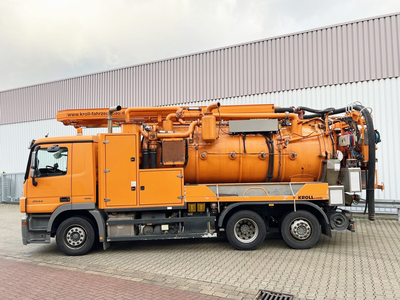 Mercedes-Benz Actros 2544 L 6x2 Actros 2544 L 6x2, Lenkachse, Kroll Saug-/Spülwagen ca. 12m³, Funk - Vacuum truck: picture 3 Mercedes-Benz Actros 2544 L 6x2 Actros 2544 L 6x2, Lenkachse, Kroll Saug-/Spülwagen ca. 12m³, Funk - Vacuum truck: picture 3