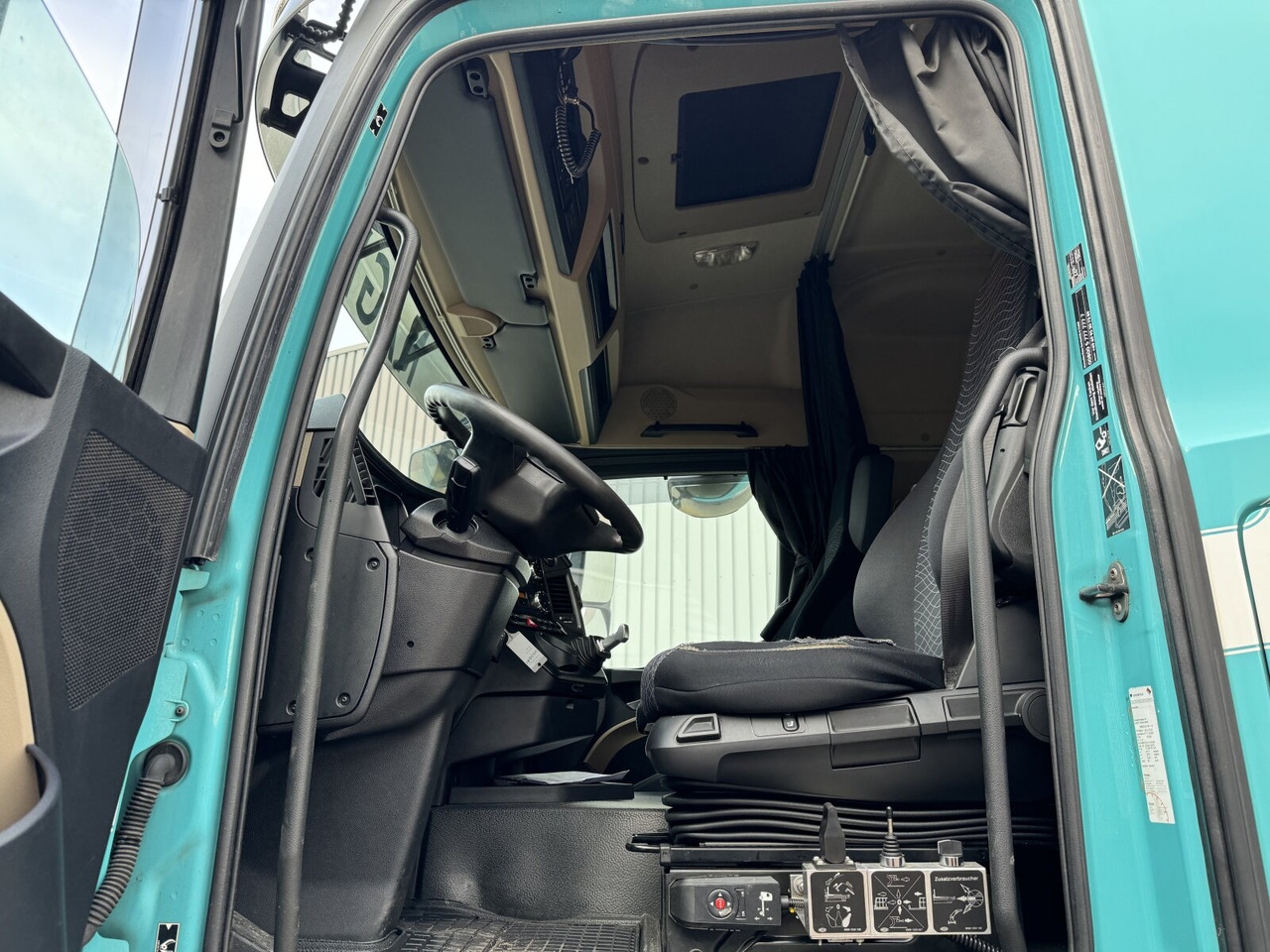 Mercedes-Benz Actros 2545 L 6x2 Actros 2545 L 6x2/46, Retarder, Lenk-/Liftachse, StreamSpace, Navi - Hook lift truck: picture 2 Mercedes-Benz Actros 2545 L 6x2 Actros 2545 L 6x2/46, Retarder, Lenk-/Liftachse, StreamSpace, Navi - Hook lift truck: picture 2