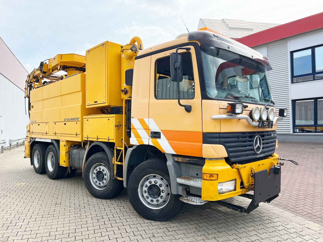 Vacuum truck Mercedes-Benz Actros 3243 K 8x4/4 Actros 3243 K 8x4/4, Müller Saug- und Spülwagen ca. 17m³, Rechtslenker: picture 10