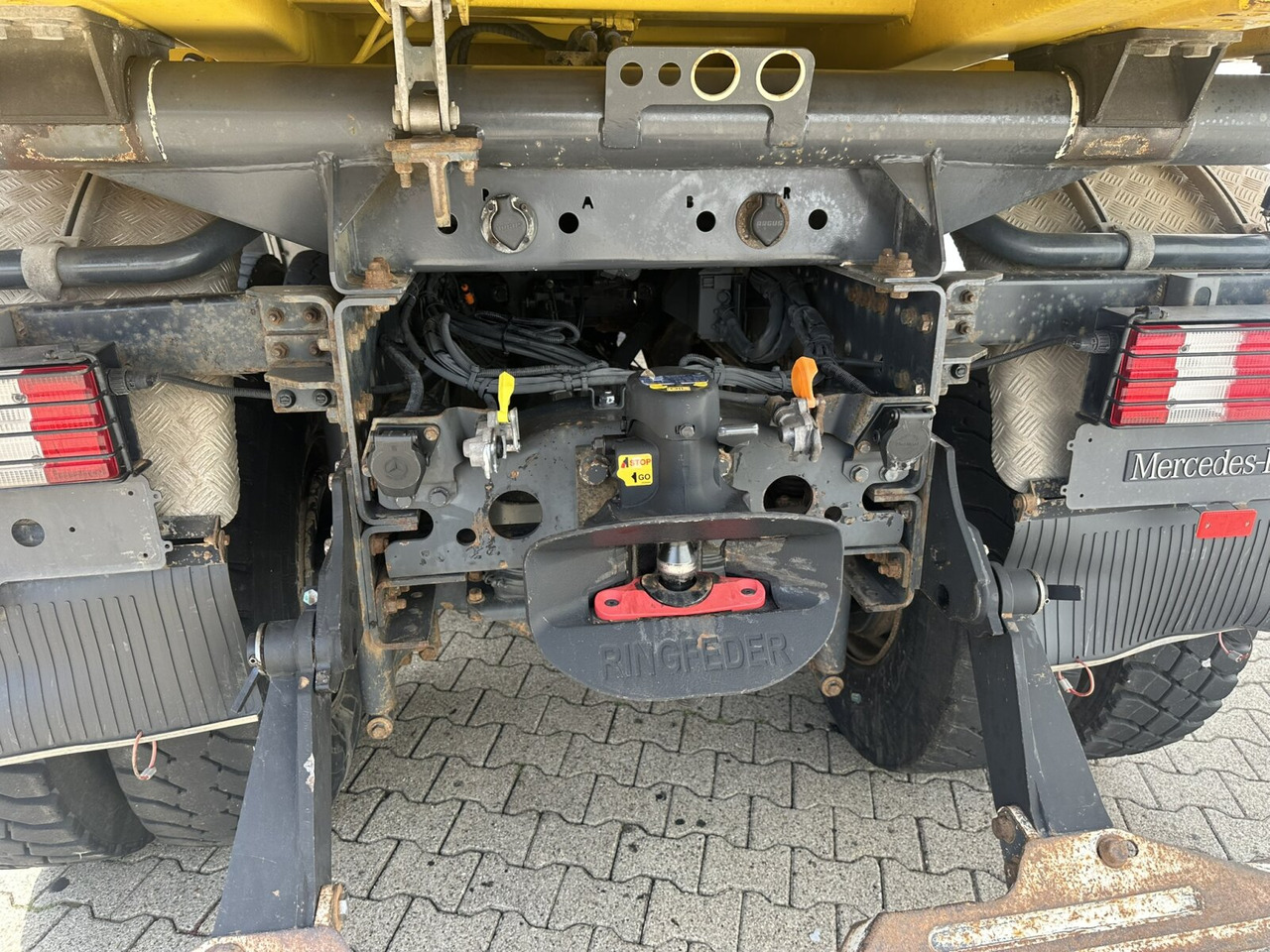 Mercedes-Benz Actros 3348 AK 6x6 Actros 3348 AK 6x6, Bordmatik links - Tipper: picture 2 Mercedes-Benz Actros 3348 AK 6x6 Actros 3348 AK 6x6, Bordmatik links - Tipper: picture 2